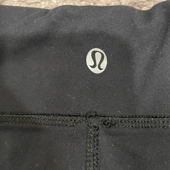 Lululemon - Picture 3 of 4